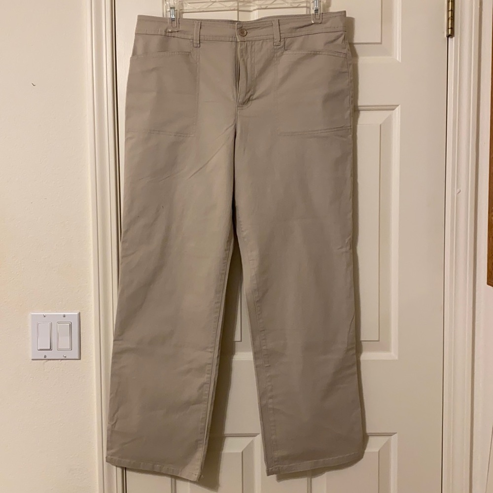 Gloria Vanderbilt light khaki pants